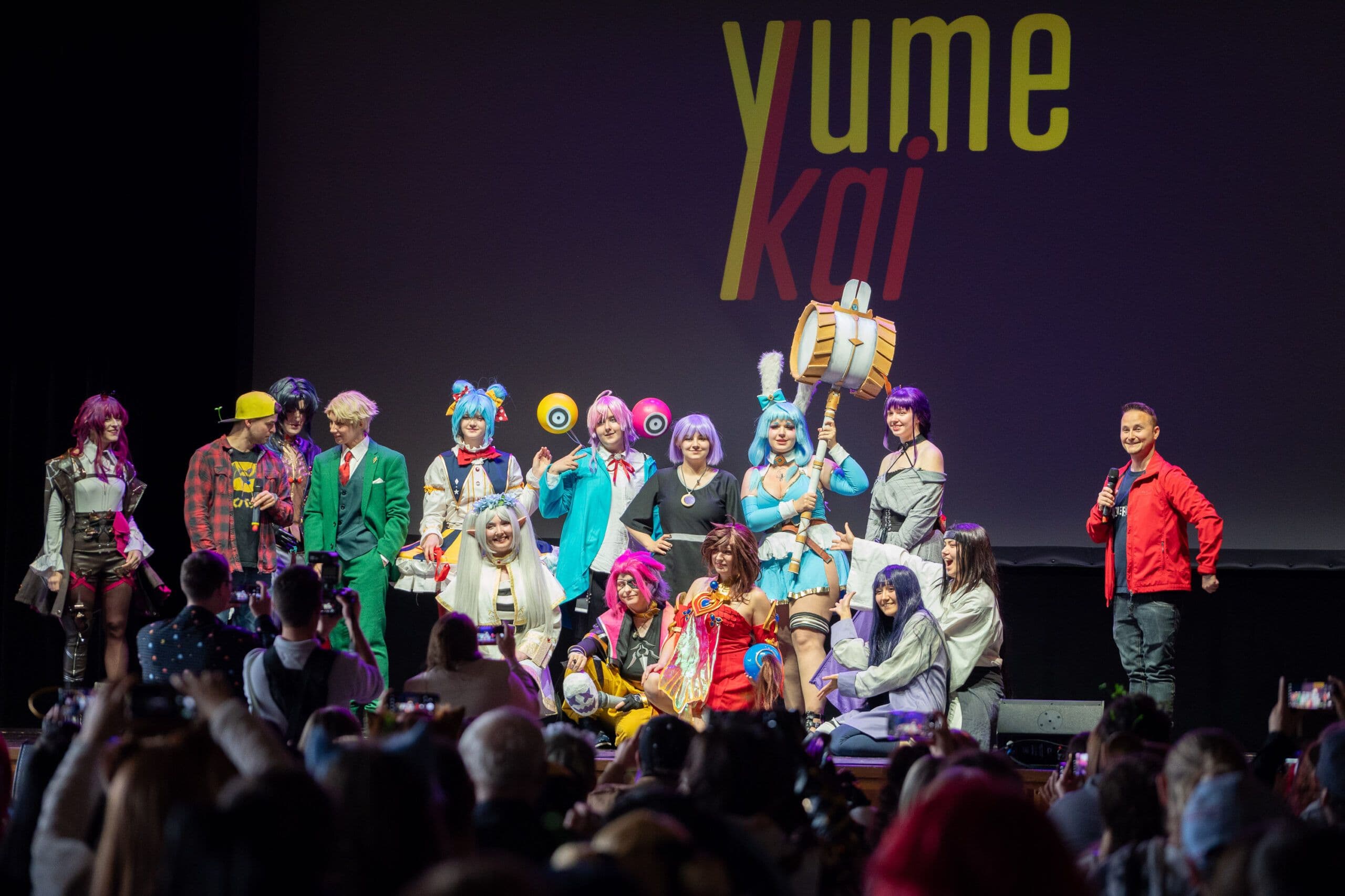 Gruppenbild der Cosplay Performance Teilnehmer